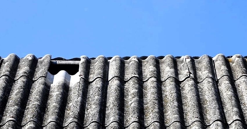 Jak wymienić pokrycie azbestowe dachu?